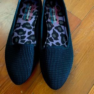 Sketchers size 8.5. Only worn twice!